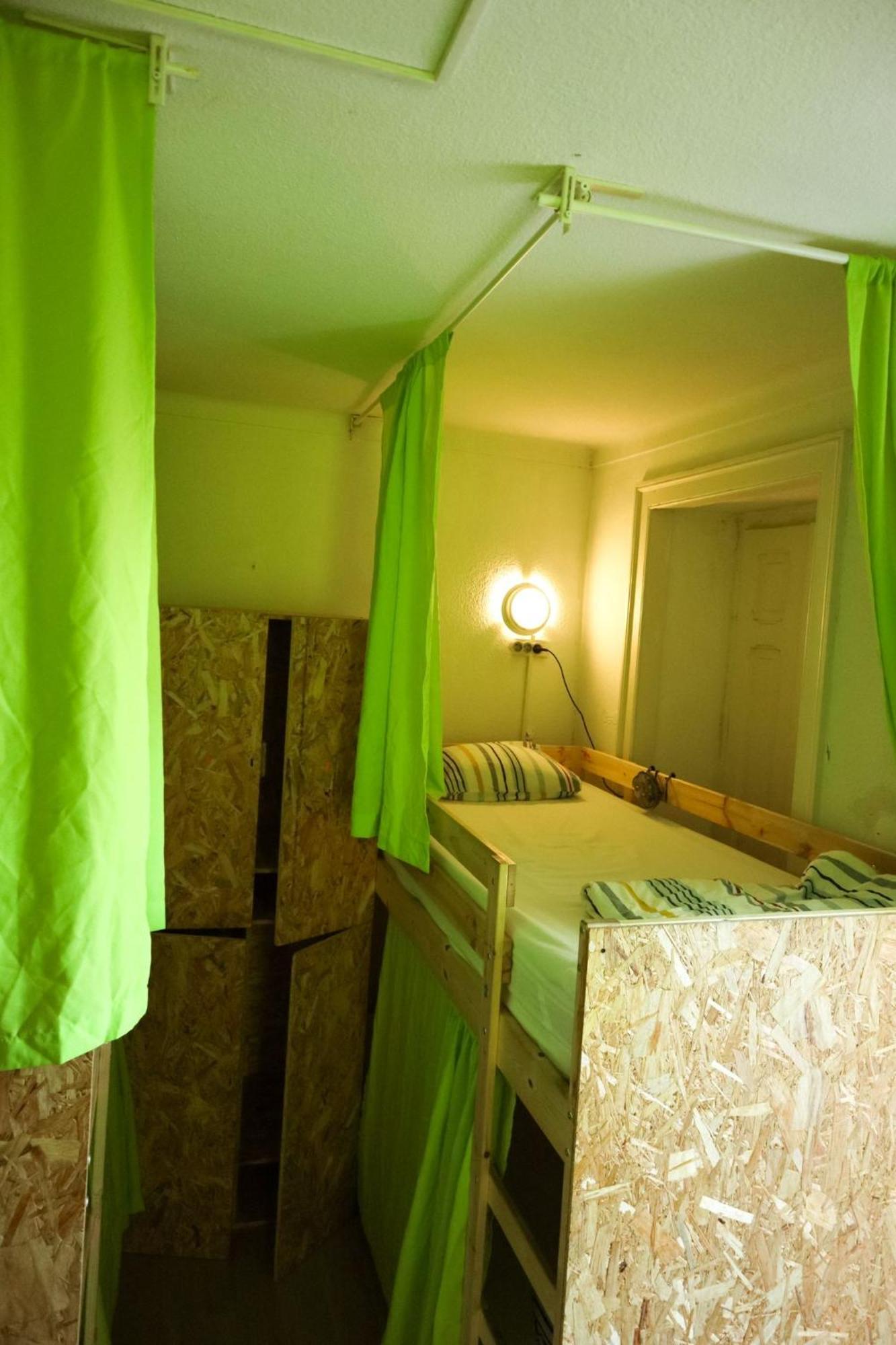 Hostel White House *