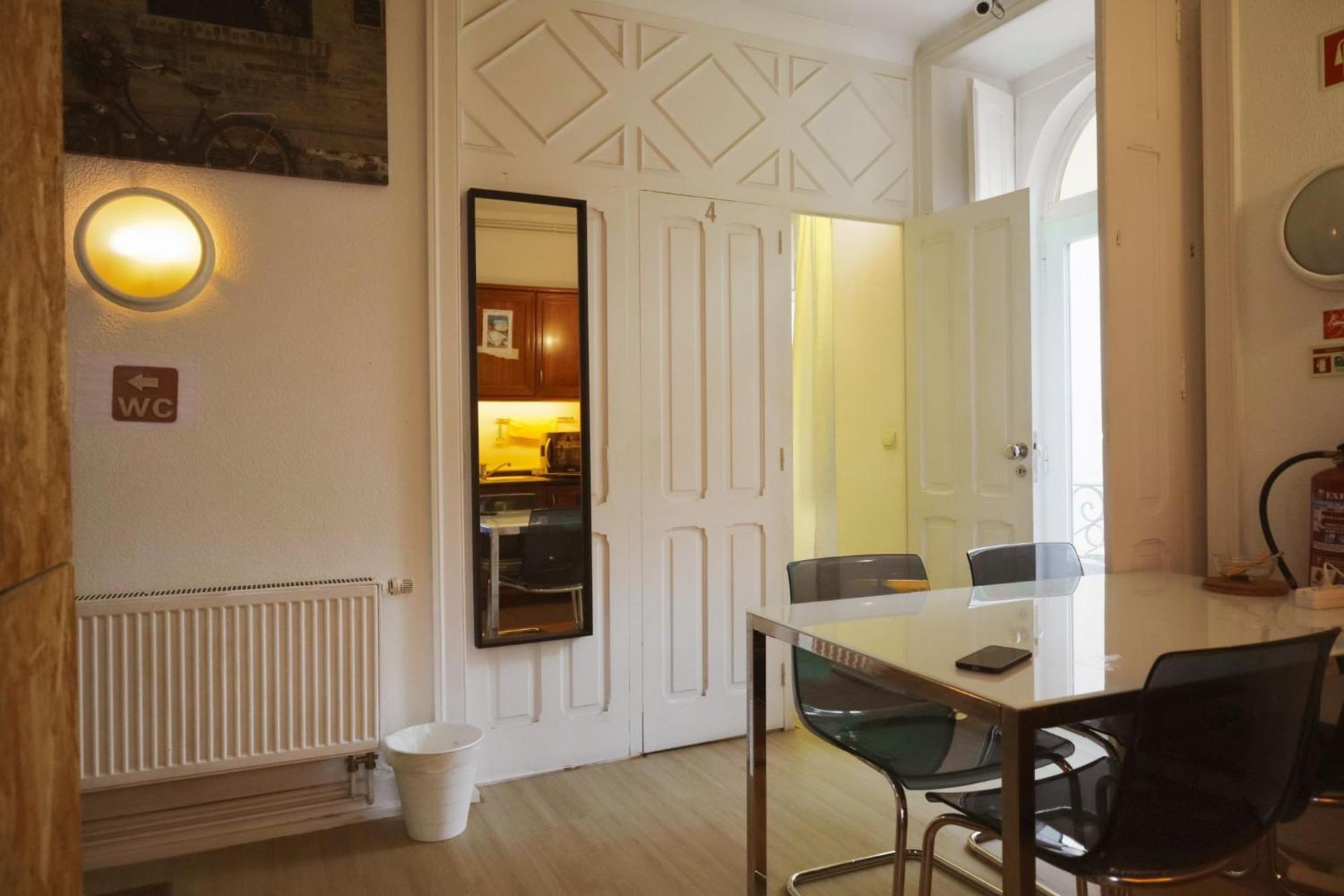 White House Hostel